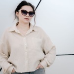 Biała koszula oversize: 12 stylizacji od biura po weekend, które zawsze wyglądają świeżo