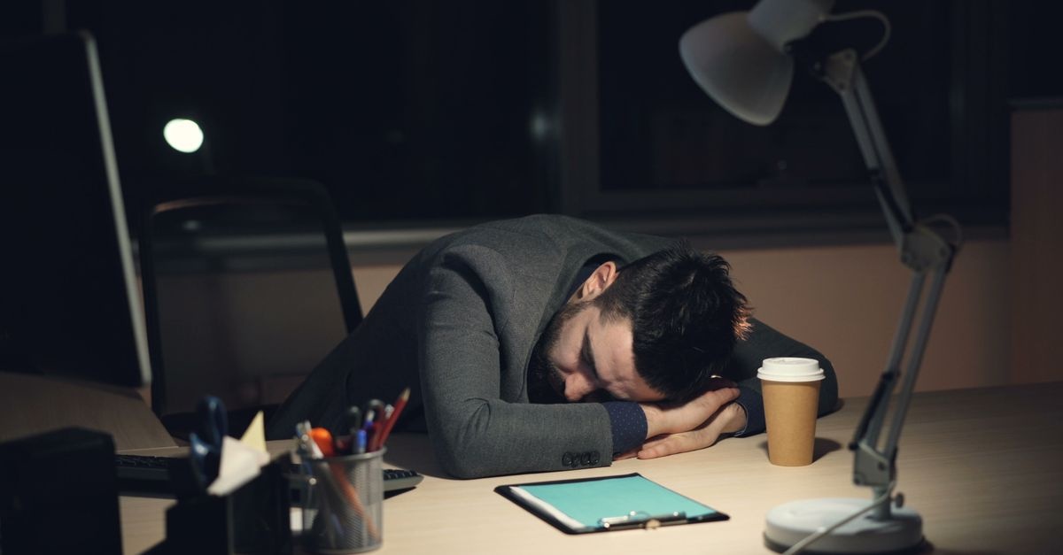 Między deadline’em a drzemką: plan dnia, który naprawdę oddycha